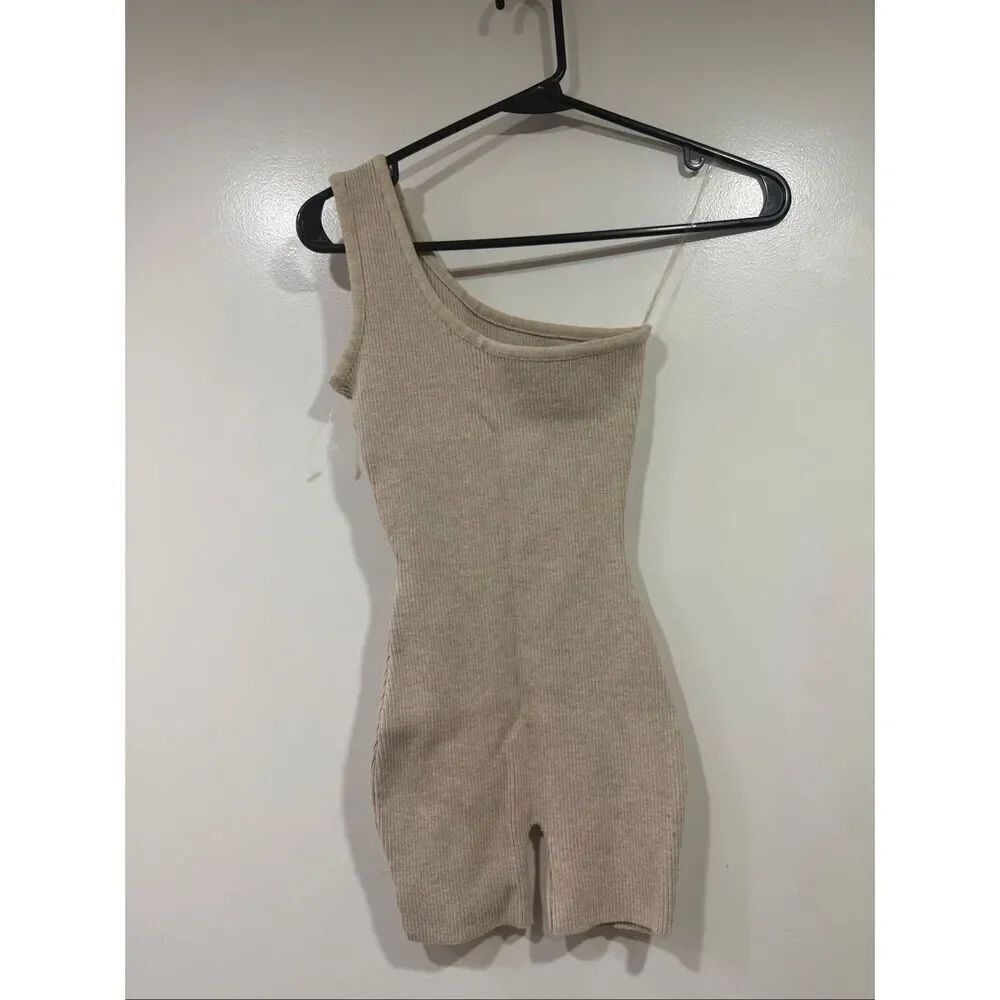 Size XS/S cream/tan one shoulder bodysuit